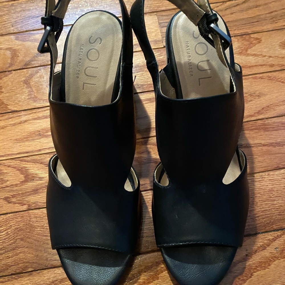 Open toed pumps
